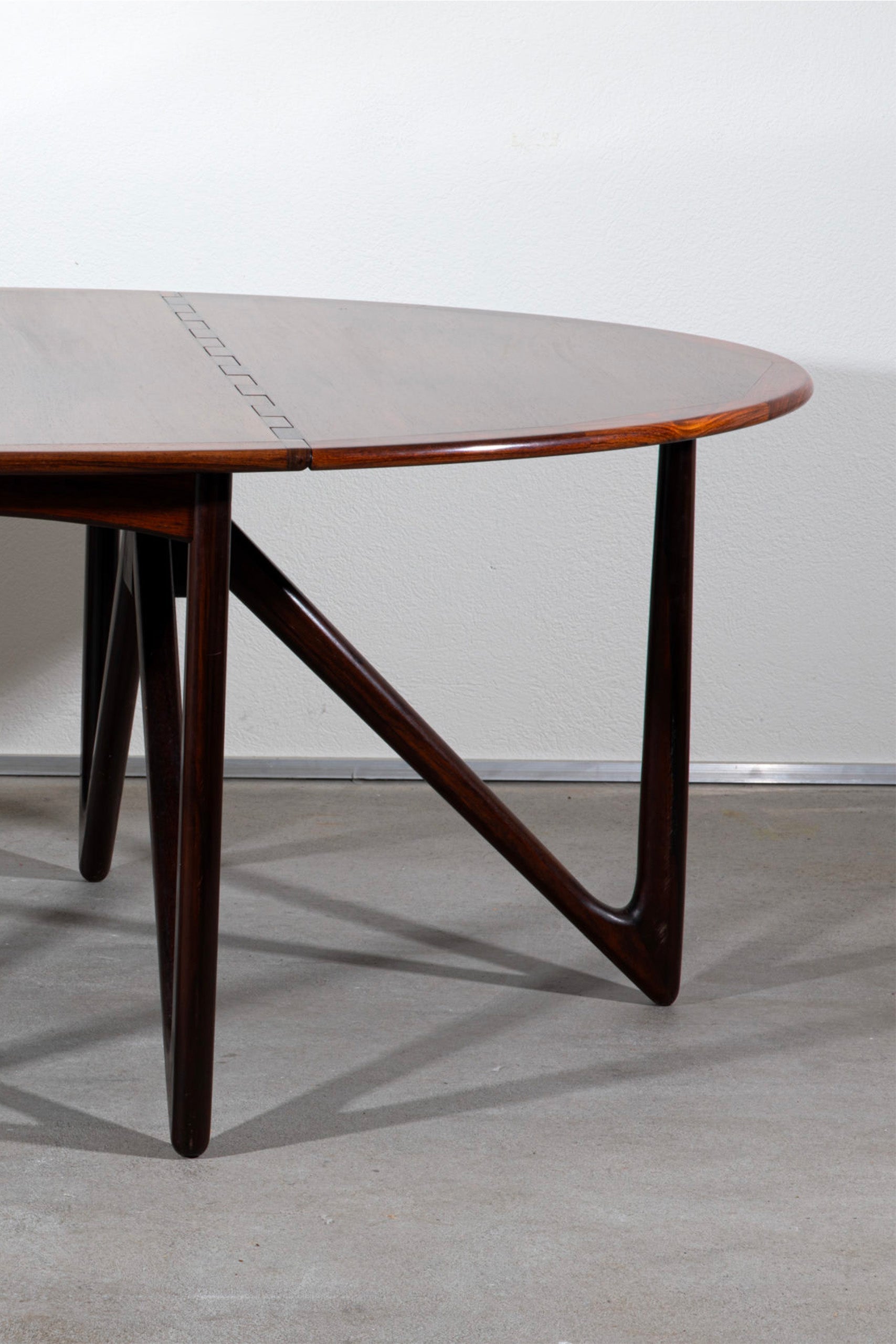 Oval-Klap dining table