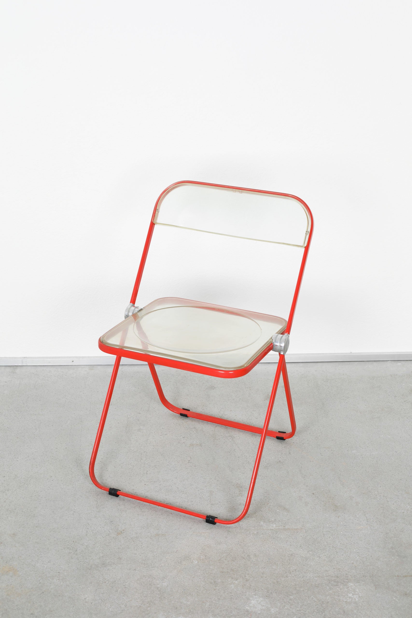 Giancarlo Piretti Set of Four Plia Chairs in Orange: Iconic Design and Vibrant Style