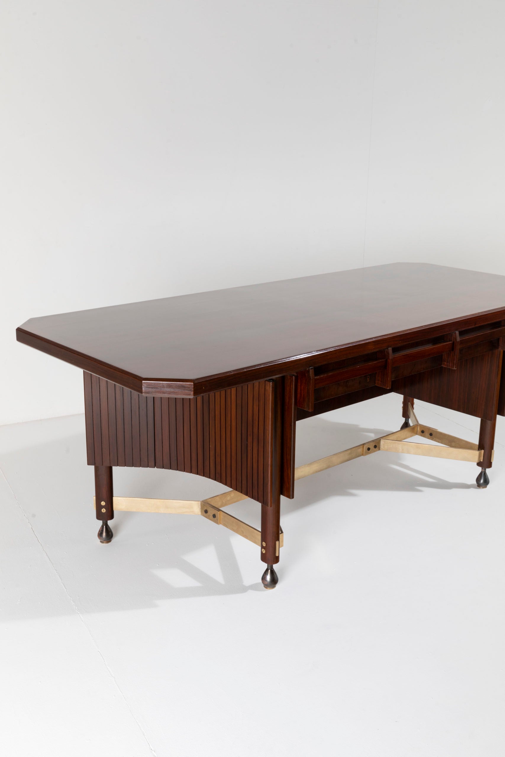 Il Capo Desk