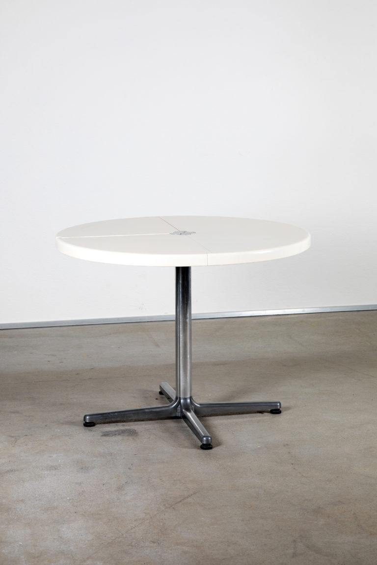 Piretti Foldable Table